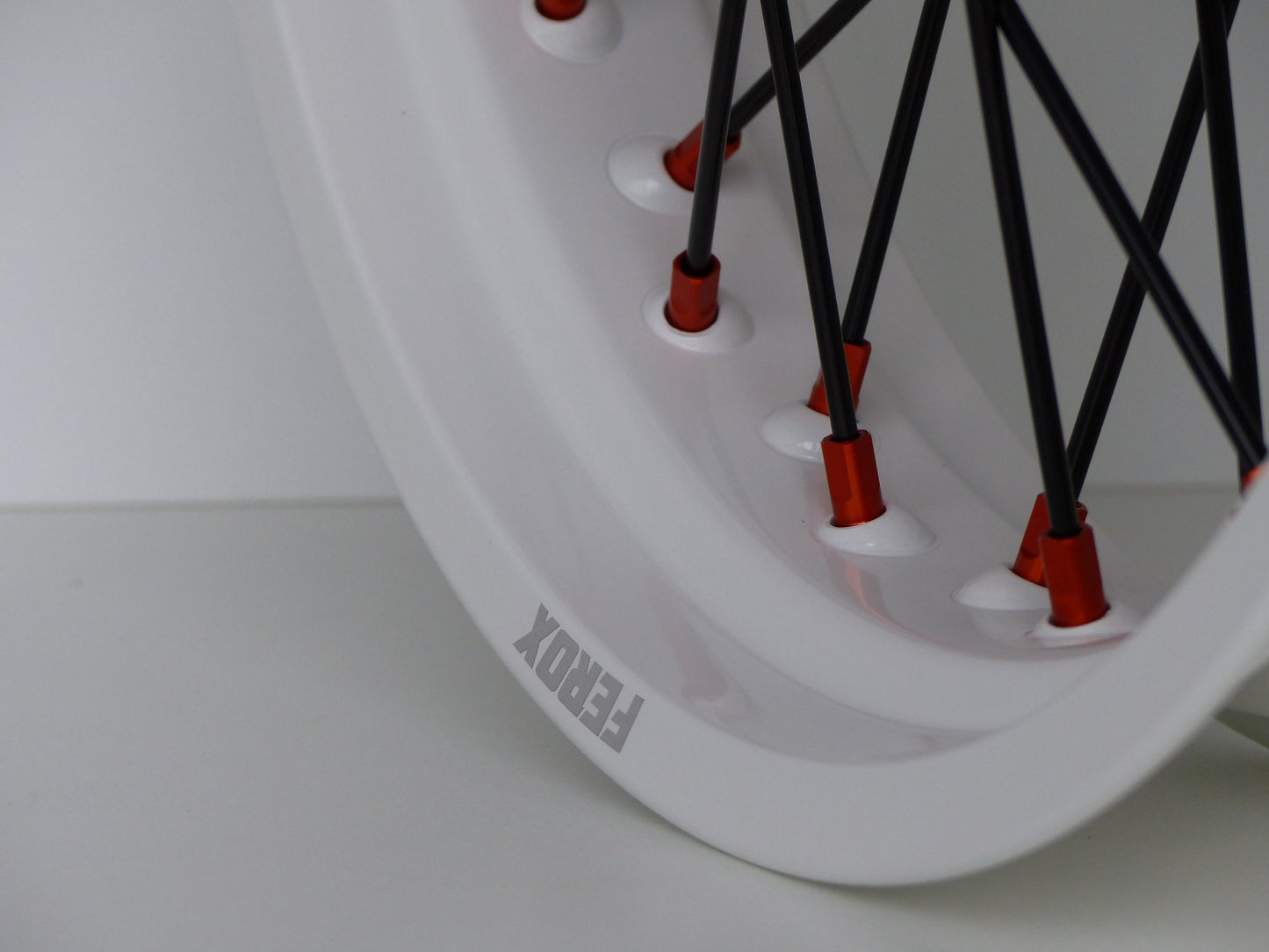 White rim, Black spokes, Orange nipple, Orange hub